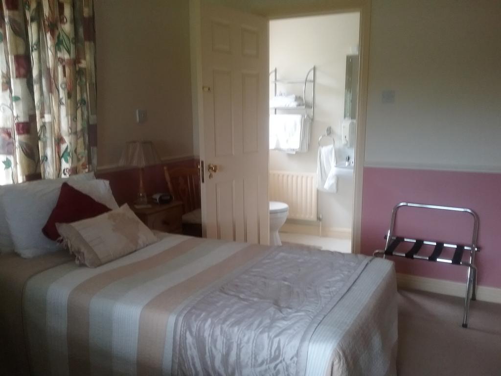 Rocksberry Bed & Breakfast Castlebar Exterior foto
